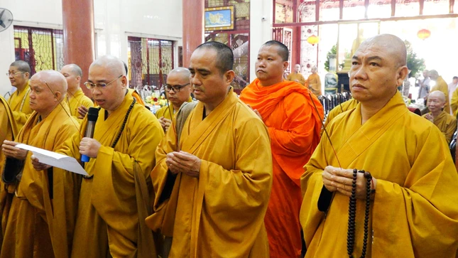 Chư tôn đức thành kính tưởng niệm