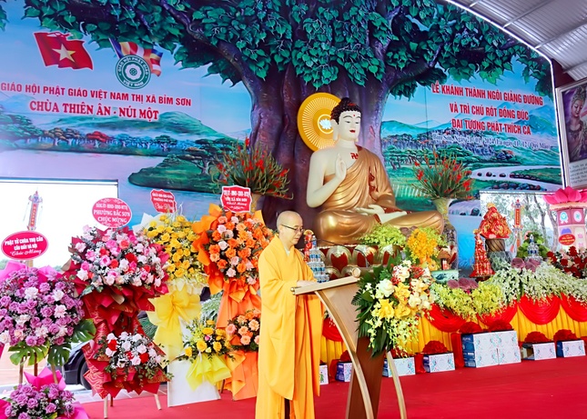 Đại đức Thích Đức Duyệt, trụ trì chùa Thiên Ân phát biểu khai mạc