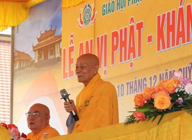 Trưởng lão Hòa thượng Thích Minh Trí ban đạo từ