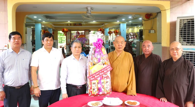 Đoàn Ban Tôn giáo TP.HCM chúc mừng Xuân Giáp Thìn 2024 đến Tăng Ni, Phật tử Q.8 Đoàn Ban Tôn giáo TP.HCM chúc mừng Xuân Giáp Thìn 2024 đến Tăng Ni, Phật tử Q.8