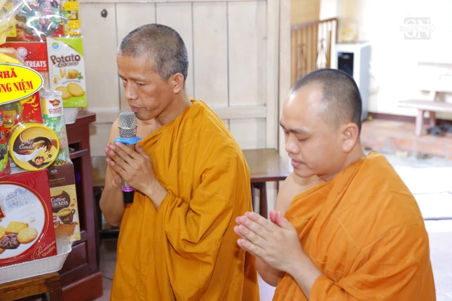 Đại đức Thích Minh Phú, quản sự tịnh xá Ngọc Chánh tác bạch tri ân chư tôn đức