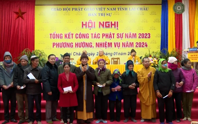 Trao quà đến các hộ khó khăn trên địa bàn tỉnh Lai Châu