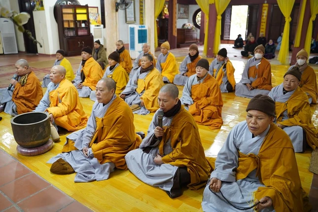 Chư Ni đồng tụng thời kinh A Di Đà