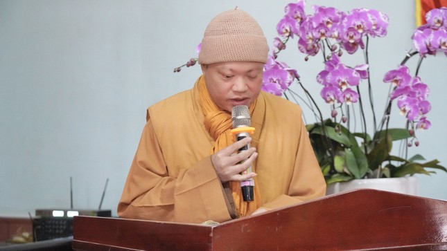 Thượng tọa Thích Thanh Vượng báo cáo tổng kết Phật sự năm 2023