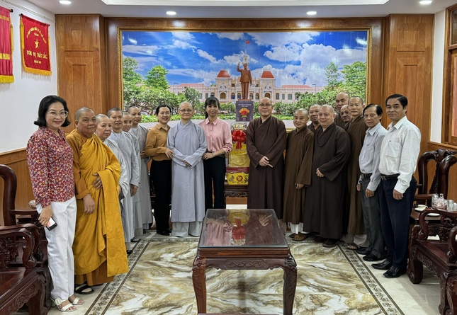 Ban Trị sự GHPGVN Q.Tân Bình chúc Tết tại Văn phòng Quận ủy