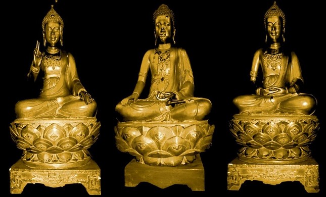 Bộ tượng Tam thế Phật chùa Côn Sơn với tạo hình độc đáo, kế thừa phong cách tạo tượng từ thời Lý Bộ tượng Tam thế Phật chùa Côn Sơn với tạo hình độc đáo, kế thừa phong cách tạo tượng từ thời Lý