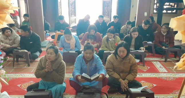 Đông đảo Phật tử dự lễ tại chùa Đông Yên trong sáng mùng 1 Tết