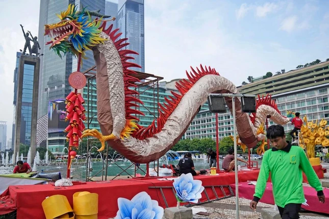 Linh vật rồng được trưng bày tại khu vực trung tâm ở Thủ đô Jakarta, Indonesia
