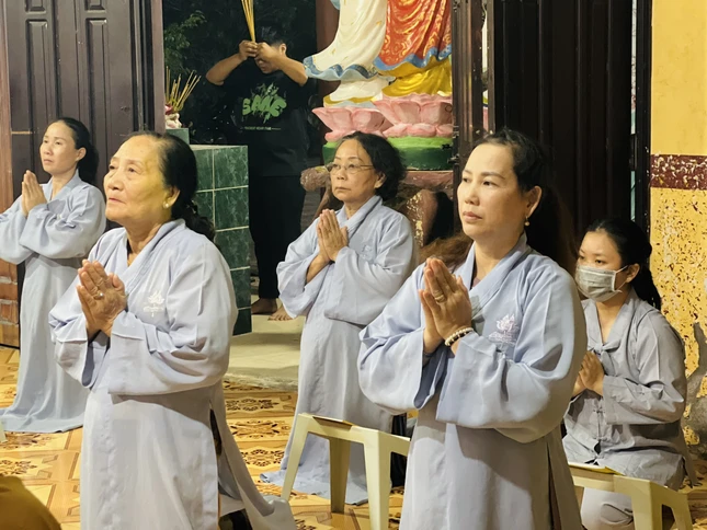 Nguyện đem lòng thành kính dâng lên mười phương chư Phật Nguyện đem lòng thành kính dâng lên mười phương chư Phật