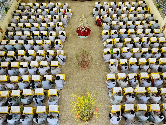 Đông đảo Phật tử về chùa Vạn Đức tham dự pháp hội tụng kinh Pháp hoa