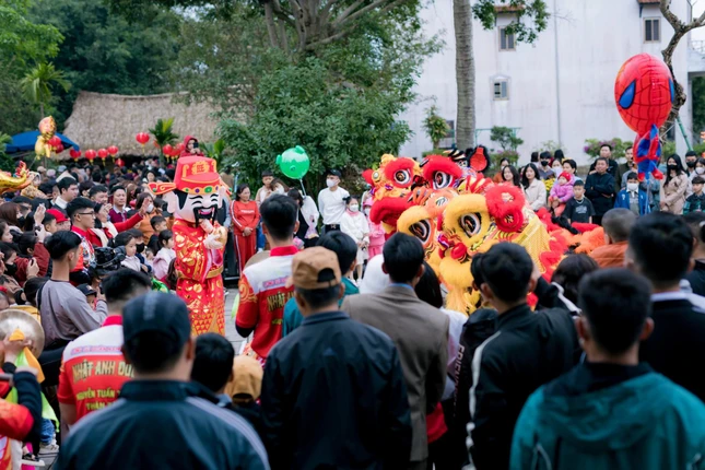 Nhà chùa đã chủ động trang trí khuôn viên, tổ chức các sự kiện để thu hút du khách