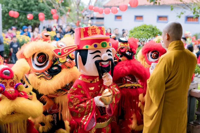 Sắc xuân vui tươi ngập tràn tại ngôi chùa cổ