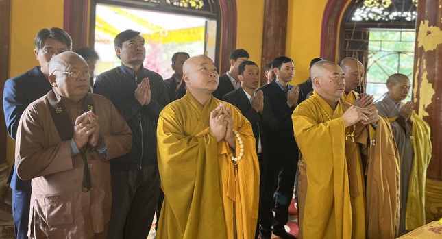 Niêm hương bạch Phật Niêm hương bạch Phật