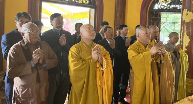 Niêm hương bạch Phật