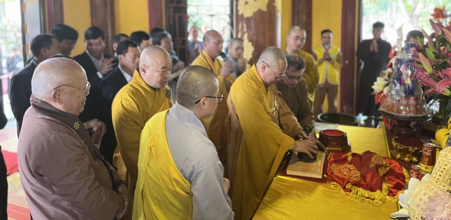 Khai ấn Phật ngọc cầu nguyện quốc thái dân an