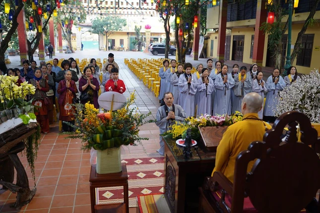 Đạo tràng Pháp Hoa Hải Phòng, Đạo tràng chùa Hoa Nghiêm (Thường Tín) do Đại đức trụ trì Thích Quảng Tín và Đạo tràng chùa Doãn (Hà Nam) do Đại đức Thích Quảng Tri hướng dẫn về lễ Phật, lễ Tổ và khánh tuế Hòa thượng nhân dịp đầu xuân