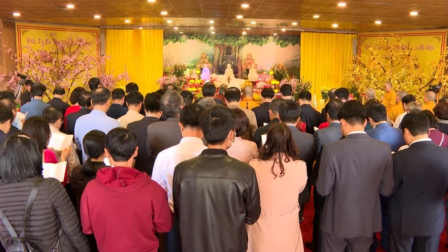 Tụng kinh Chuyển Pháp luân