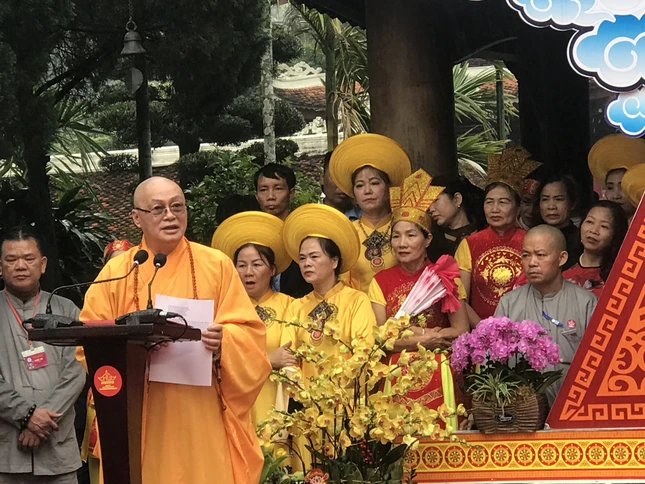 Thượng tọa Thích Minh Hiền phát biểu