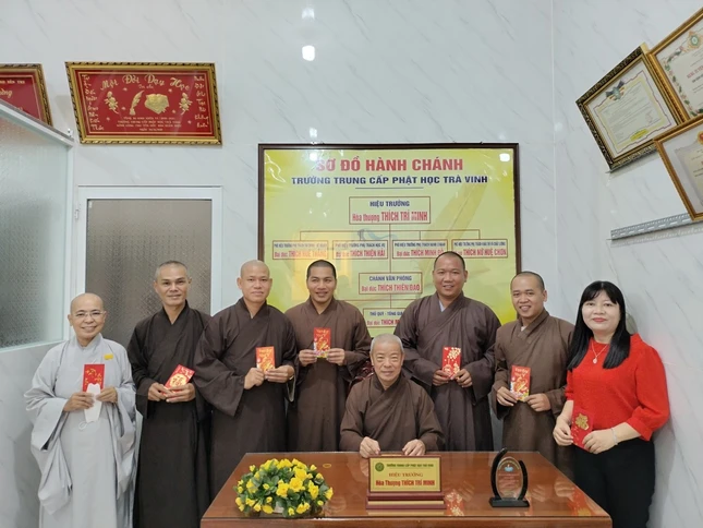 Nhận lộc đầu năm