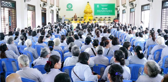 Các Phật tử được lắng nghe những lời sách tấn tu tập trong tinh thần “Giới hòa đồng tu”