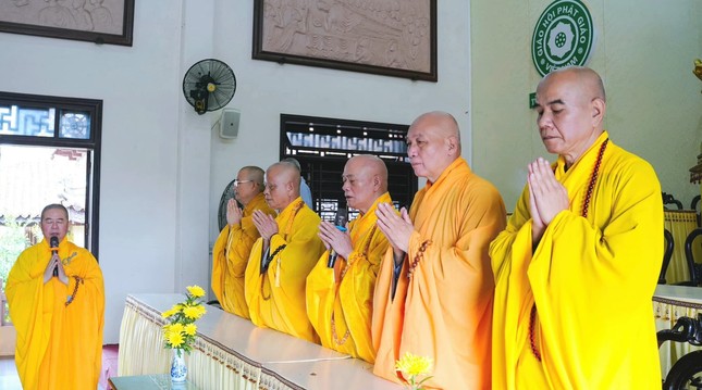 Chư tôn đức niệm Phật cầu gia hộ