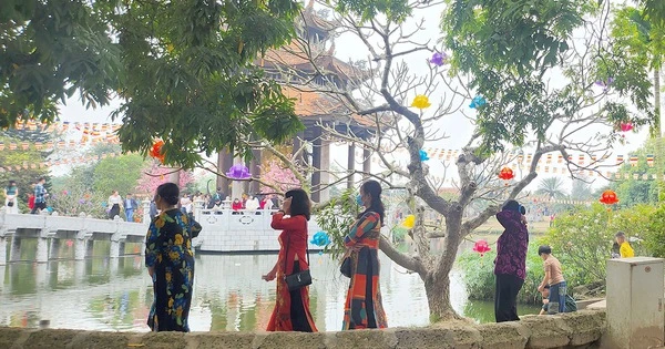 Chùa Nôm chiều mùng 6 Tết - Ảnh: T.Hòa Chùa Nôm chiều mùng 6 Tết - Ảnh: T.Hòa