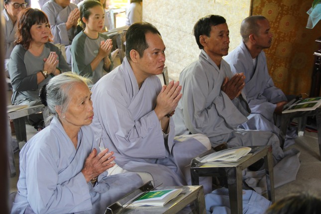 Phật tử các giới tham dự Pháp hội Dược Sư thất châu tại tổ đình Từ Đàm