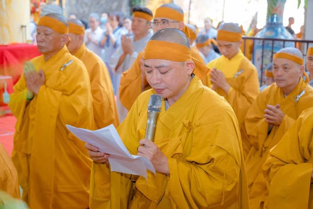 Đại đức Thích Quảng Tiến dâng lời tác bạch