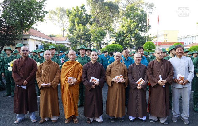 Chư tôn đức Thường trực Ban Trị sự GHPGVN Q.Bình Thạnh tham dự buổi lễ