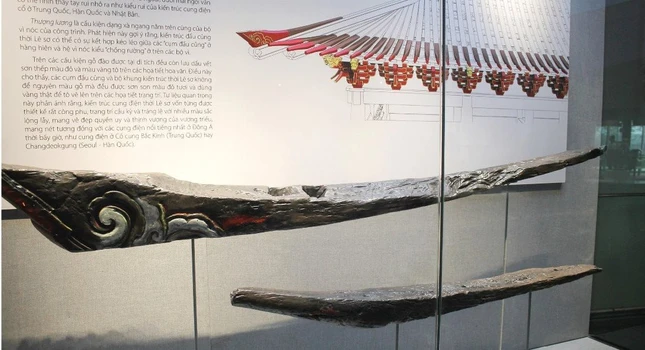 Tay rui gỗ trên kiến trúc cung điện thời Lê sơ