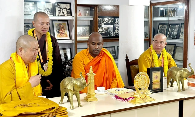 Hòa thượng Thích Thọ Lạc chia sẻ tại buổi hội đàm