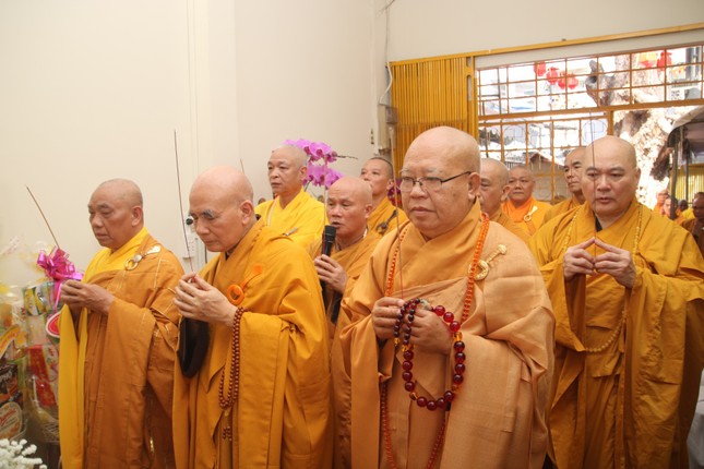 Chư tôn giáo phẩm nhất tâm cầu nguyện Chư tôn giáo phẩm nhất tâm cầu nguyện