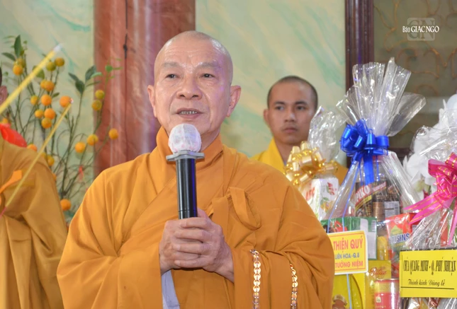 Thượng tọa Thích Quảng Hòa phát biểu tri ân