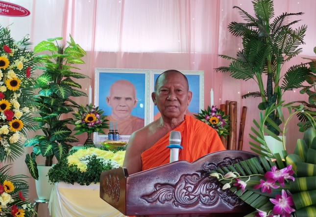 Hòa thượng Thạch Sok Xane ban đạo từ