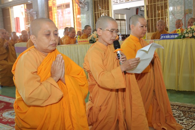 Đại diện chư hành giả phát nguyện nghiêm trì tu tập