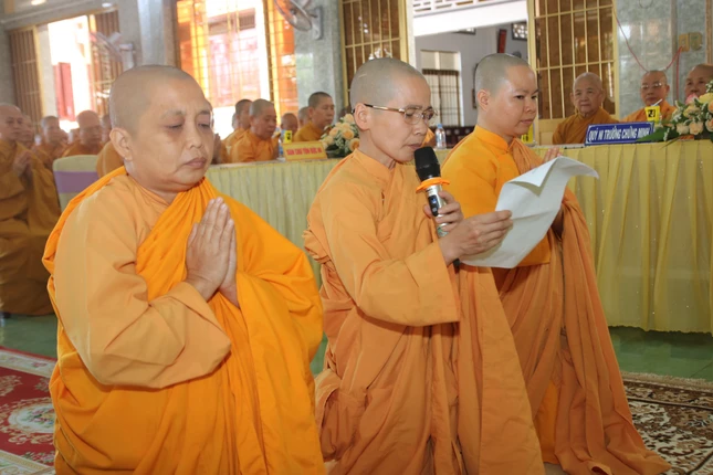 Đại diện chư hành giả phát nguyện nghiêm trì tu tập Đại diện chư hành giả phát nguyện nghiêm trì tu tập