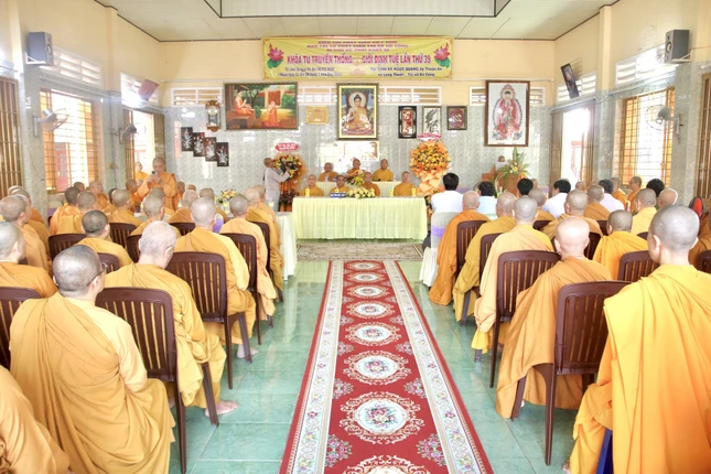 Quang cảnh buổi lễ khai mạc Quang cảnh buổi lễ khai mạc