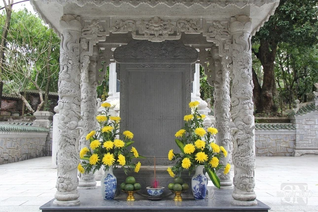 Văn bia tưởng niệm Đại lão Hòa thượng Thích Tịnh Khiết tại bảo tháp