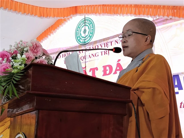 Sư cô Thích nữ Tuệ Định phát biểu Sư cô Thích nữ Tuệ Định phát biểu