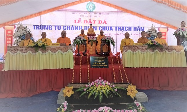 Chư tôn đức chứng minh buổi lễ Chư tôn đức chứng minh buổi lễ