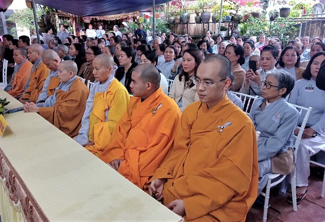 Chư Tăng Ni, Phật tử tham dự buổi lễ Chư Tăng Ni, Phật tử tham dự buổi lễ