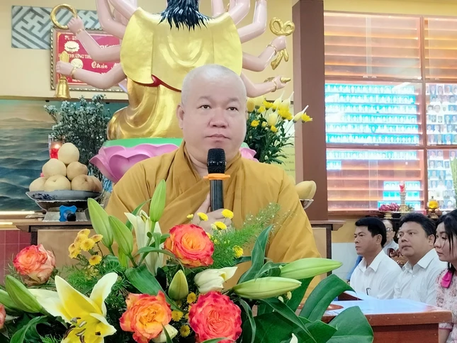 Thượng tọa Thích Tâm Khiết tuyên đọc tiểu sử Trưởng lão Hòa thượng Thích Thái Không