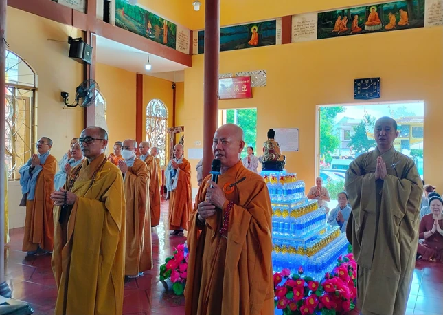 Khóa lễ cúng ngọ