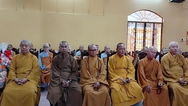 Chư tôn đức Tăng Ni tham dự buổi lễ