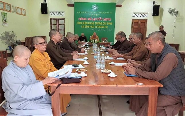 Quang cảnh phiên họp