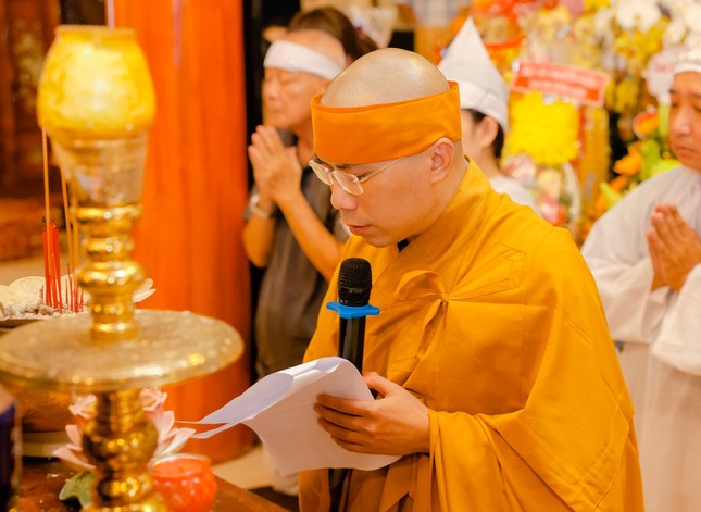 Đại đức Thích Đồng Quý dâng lời tưởng niệm