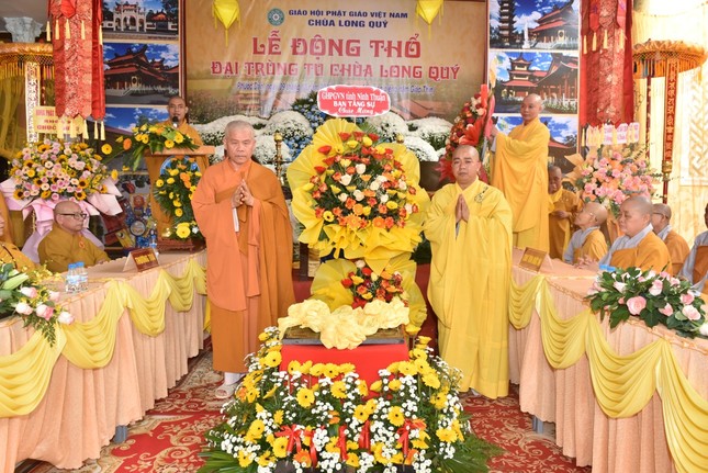 Ban Trị sự GHPGVN tỉnh Ninh Thuận tặng hoa chúc mừng Ban Trị sự GHPGVN tỉnh Ninh Thuận tặng hoa chúc mừng