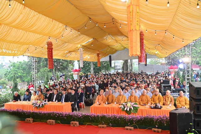 Chư tôn đức Tăng Ni, đại biểu chính quyền và Phật tử tham dự Chư tôn đức Tăng Ni, đại biểu chính quyền và Phật tử tham dự