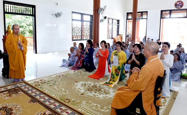 Đại đức Thích Nguyên Huấn, trụ trì chùa Phước Huệ tri ân đoàn