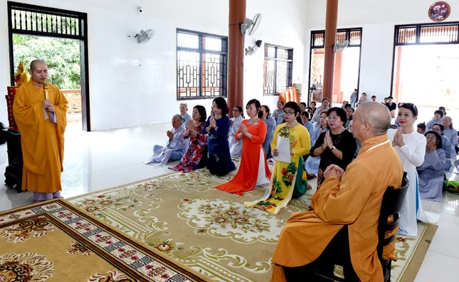 Đại đức Thích Nguyên Huấn, trụ trì chùa Phước Huệ tri ân đoàn